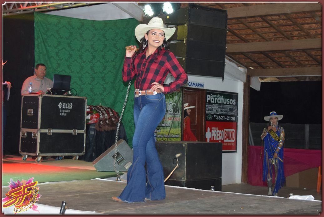 DESFILE DA RAINHA DA EXPOVALE 2019